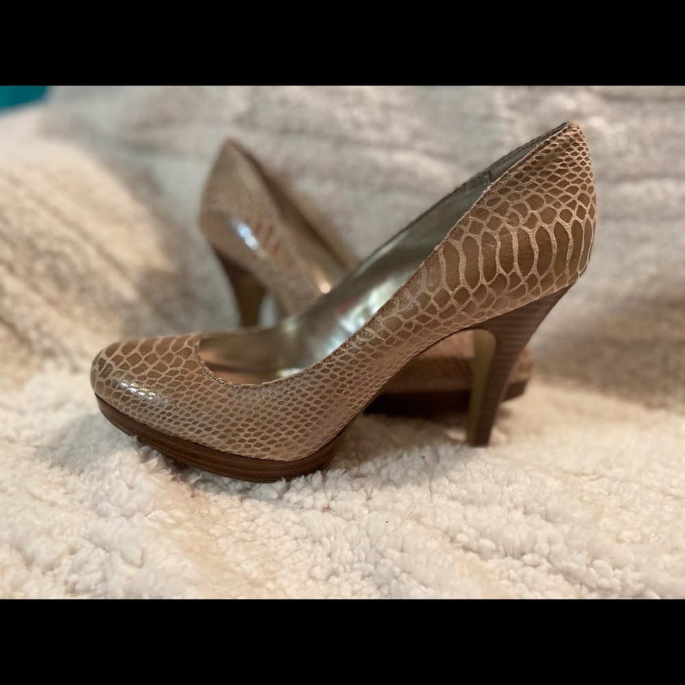 Pumps tan print